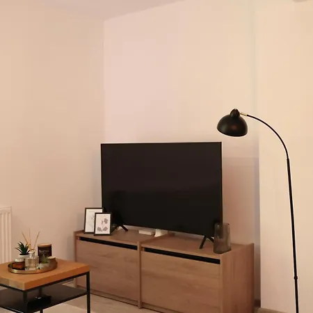 My Place Free Parking & Self Check-in Apartman